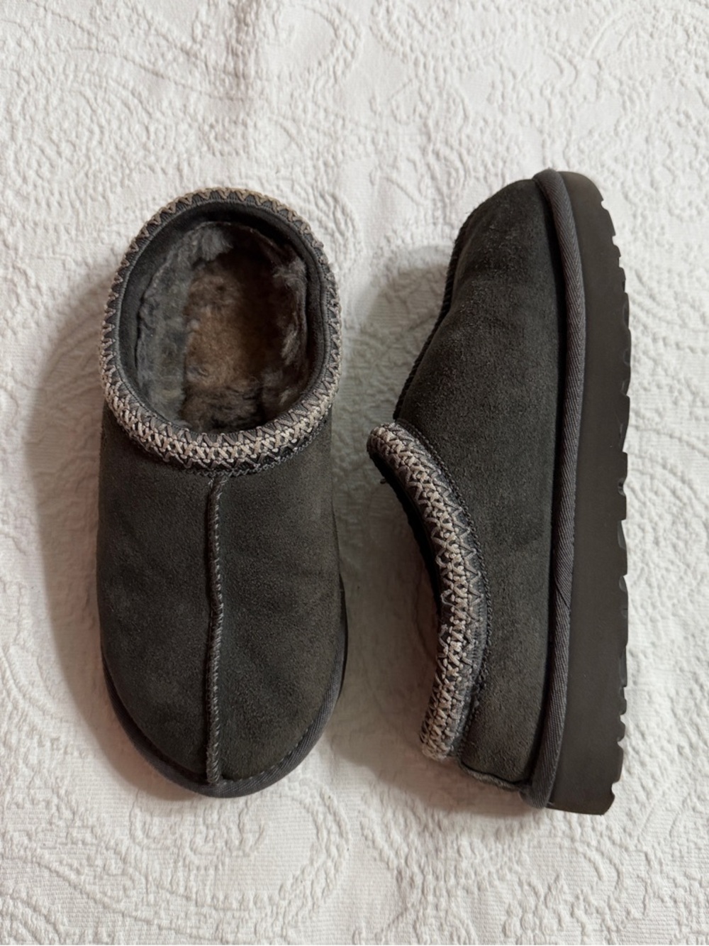 UGG Size 7 Charcoal Gray Suede Slip-On Mules